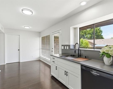 2816 Chelsea Lane - Photo Thumbnail 16