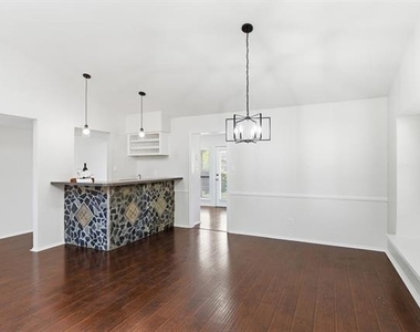 2816 Chelsea Lane - Photo Thumbnail 9