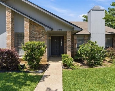 2816 Chelsea Lane - Photo Thumbnail 3