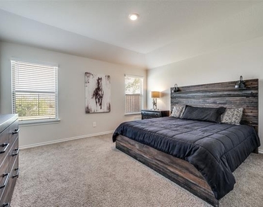 13105 Dawson Drive - Photo Thumbnail 7