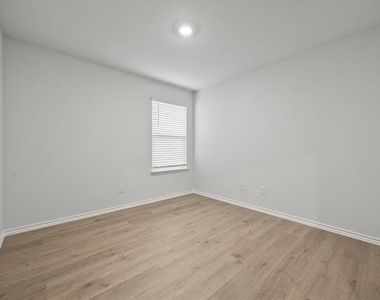 2307 Albert Lane - Photo Thumbnail 7