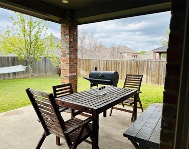 213 Fox Hollow Boulevard - Photo Thumbnail 33