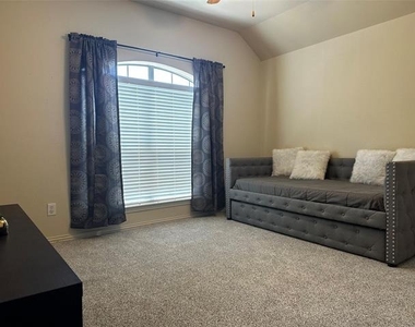 213 Fox Hollow Boulevard - Photo Thumbnail 30