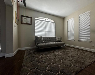 213 Fox Hollow Boulevard - Photo Thumbnail 4