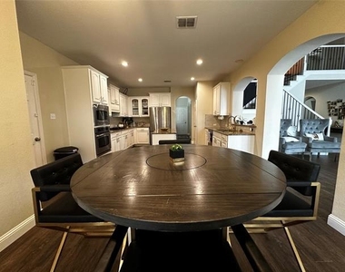 213 Fox Hollow Boulevard - Photo Thumbnail 11