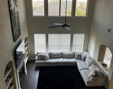 213 Fox Hollow Boulevard - Photo Thumbnail 7