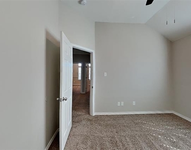 1508 Kendal Drive - Photo Thumbnail 12