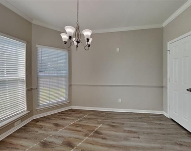 1508 Kendal Drive - Photo Thumbnail 7