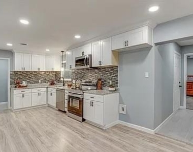 5709 Walraven Circle - Photo Thumbnail 11