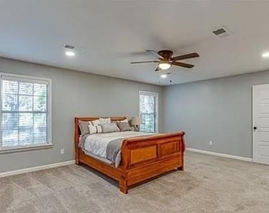 5709 Walraven Circle - Photo Thumbnail 14