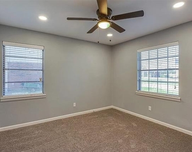 5709 Walraven Circle - Photo Thumbnail 21