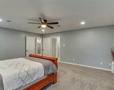 5709 Walraven Circle - Photo Thumbnail 13