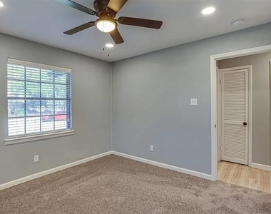 5709 Walraven Circle - Photo Thumbnail 22