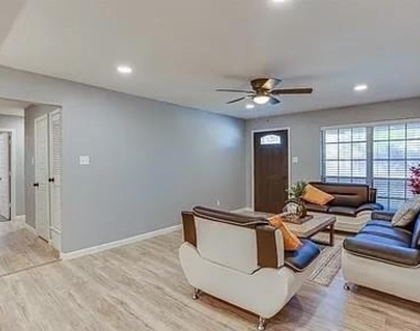 5709 Walraven Circle - Photo Thumbnail 5