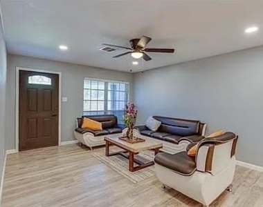 5709 Walraven Circle - Photo Thumbnail 4