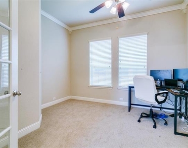 3116 Hereford Drive - Photo Thumbnail 5