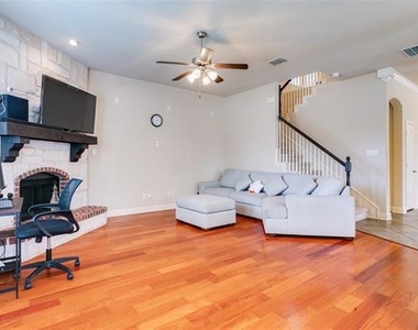 3116 Hereford Drive - Photo Thumbnail 6