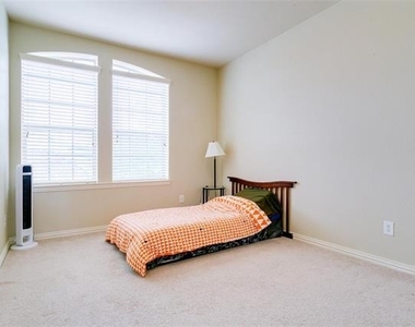 3116 Hereford Drive - Photo Thumbnail 10