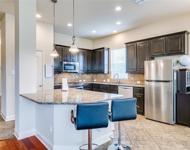 3116 Hereford Drive - Photo Thumbnail 8
