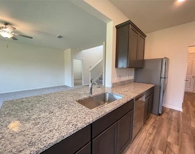 620 Fountain Drive - Photo Thumbnail 4