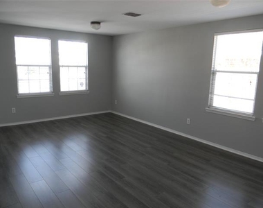 4636 Mountain Oak Street - Photo Thumbnail 4