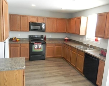 4636 Mountain Oak Street - Photo Thumbnail 7