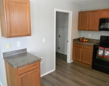 4636 Mountain Oak Street - Photo Thumbnail 9