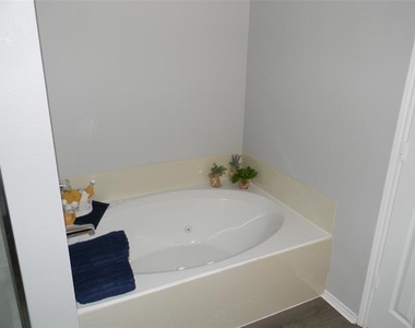 4636 Mountain Oak Street - Photo Thumbnail 13