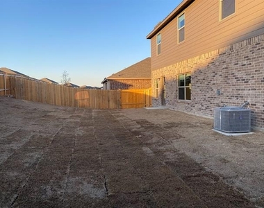 200 Lake Ridge - Photo Thumbnail 20