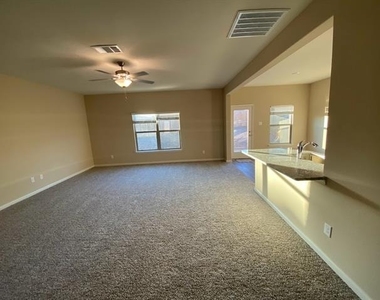 200 Lake Ridge - Photo Thumbnail 10