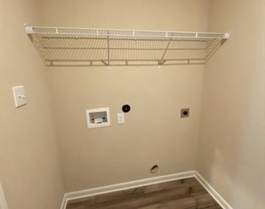 200 Lake Ridge - Photo Thumbnail 3