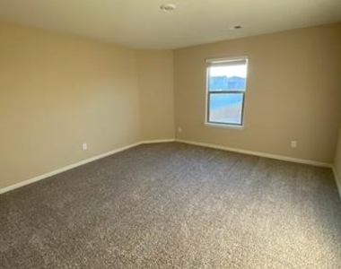 200 Lake Ridge - Photo Thumbnail 16