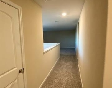 200 Lake Ridge - Photo Thumbnail 13