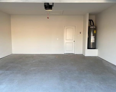 200 Lake Ridge - Photo Thumbnail 1