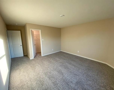 200 Lake Ridge - Photo Thumbnail 15