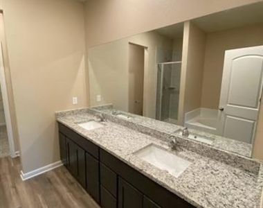 200 Lake Ridge - Photo Thumbnail 9