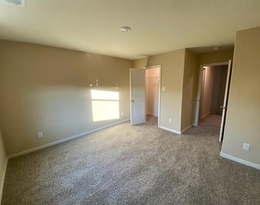 200 Lake Ridge - Photo Thumbnail 18