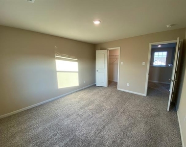 200 Lake Ridge - Photo Thumbnail 17