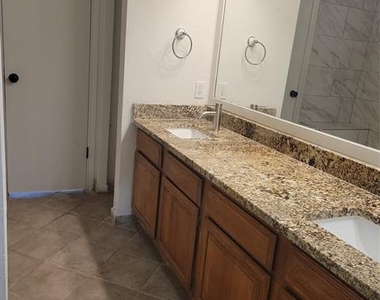 3647 W Northgate Drive - Photo Thumbnail 18