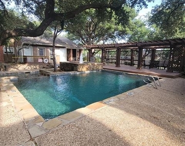 3647 W Northgate Drive - Photo Thumbnail 2