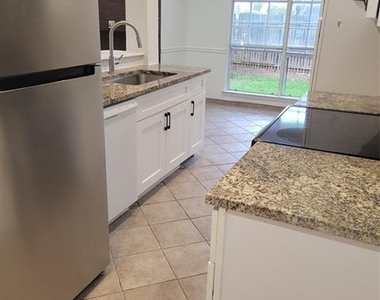 3647 W Northgate Drive - Photo Thumbnail 5