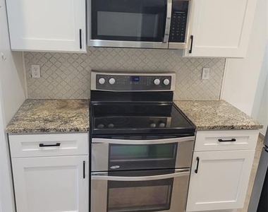 3647 W Northgate Drive - Photo Thumbnail 9