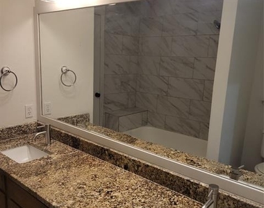 3647 W Northgate Drive - Photo Thumbnail 19