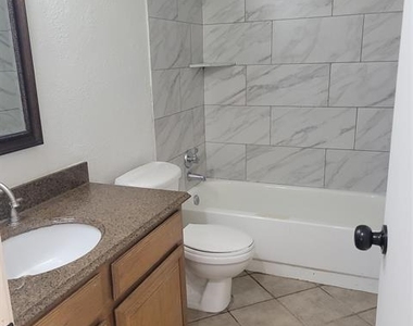 3647 W Northgate Drive - Photo Thumbnail 21