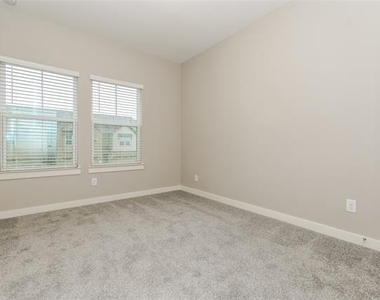 3024 Songbird Lane - Photo Thumbnail 7