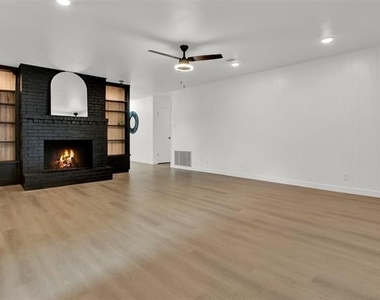 2910 W Crawford Street - Photo Thumbnail 17