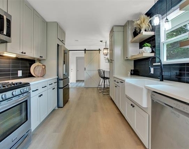 2910 W Crawford Street - Photo Thumbnail 8