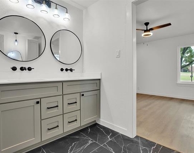 2910 W Crawford Street - Photo Thumbnail 22