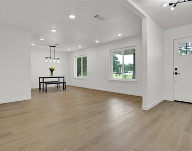 2910 W Crawford Street - Photo Thumbnail 5