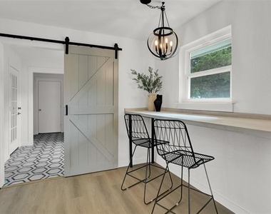 2910 W Crawford Street - Photo Thumbnail 10